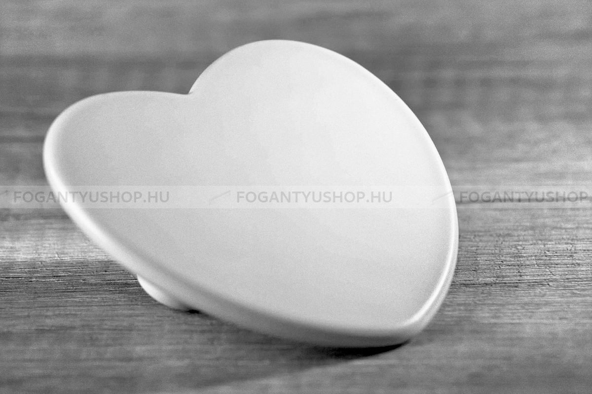 RUJZ DESIGN Bútor fogantyú - Gyerek szív szívecske 32 601.26 - furattáv 32 mm - Fehér belo - Műanyag - Színes gyerekbútor fogantyú