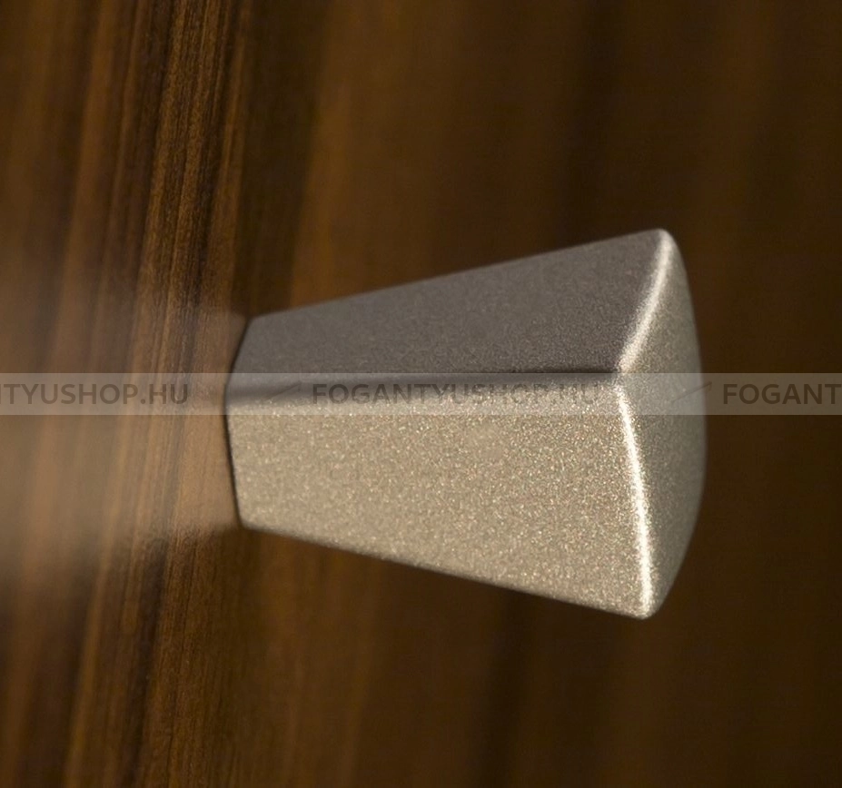 RUJZ DESIGN Gombfogantyú - 199.15L - 1 furatos - Festett aluminium hatás MCrEL - Zamak fém ötvözet - Fém gombfogantyú, bútorgomb (szögletes, kerek)