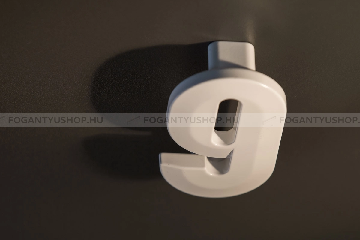 RUJZ DESIGN Fogantyú - Gyerek szám 9 számjegy 64 600.09 - furattáv 64 mm - Fehér belo - Műanyag - Színes gyerekbútor fogantyú