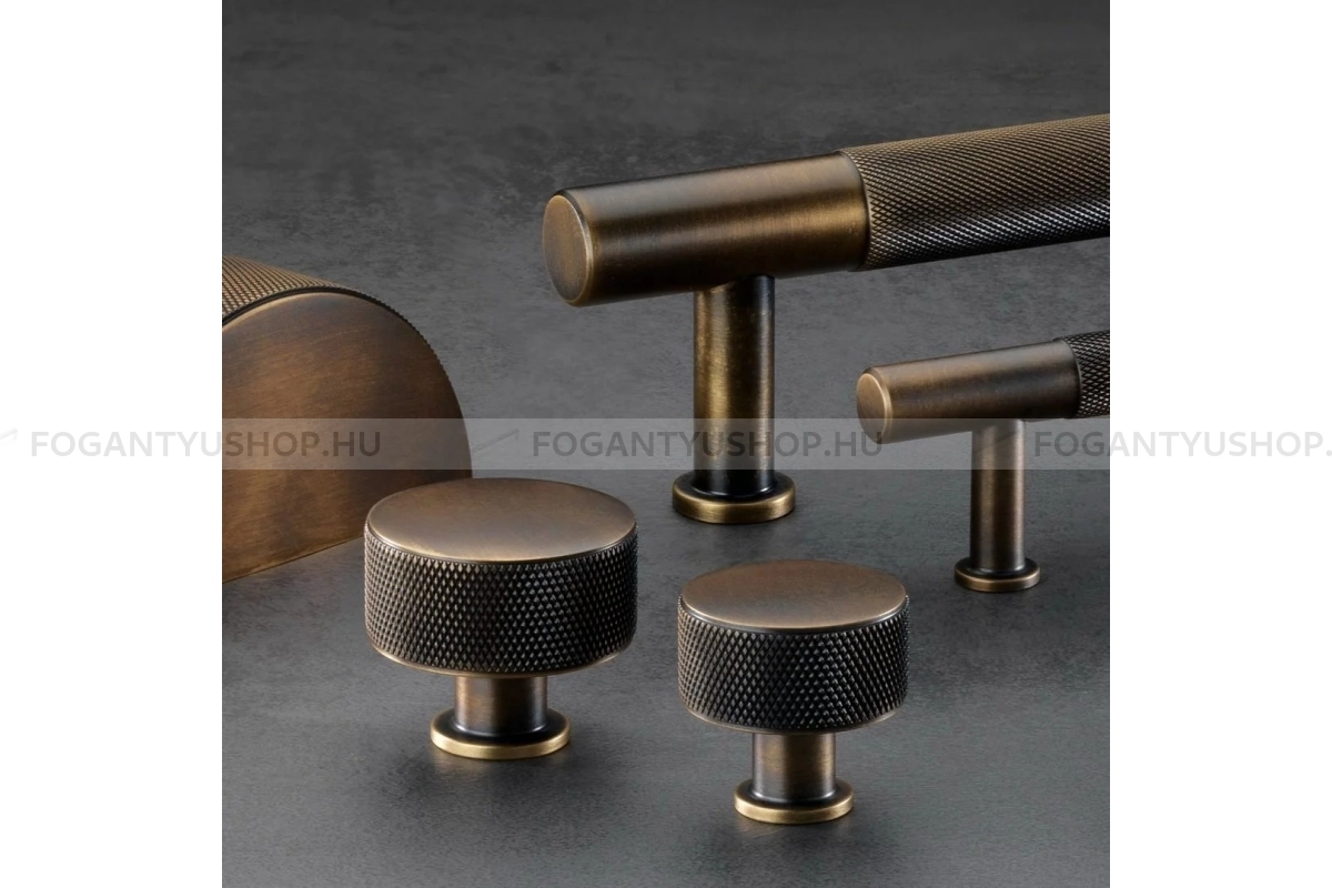 CROFTS & ASSINDER Fogantyú - Henley 160 - furattáv 160 mm - antik réz - Réz - Prémium két furatos bútorfogantyúk