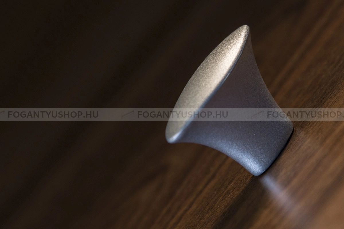 RUJZ DESIGN Gomb fogantyú - 174.16 - 1 furatos - Matt króm MCrL - Zamak fém ötvözet - Fém gombfogantyú, bútorgomb (szögletes, kerek)