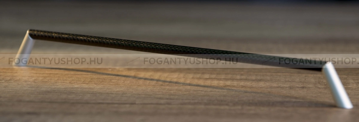 RUJZ DESIGN Fogantyú - 612.08 Üvegszálas karbon - Festett aluminium hatás MCrEL, Üvegszálas karbon   - Zamak fém ötvözet, Üvegszálas karbon - Több méretben gyártott fém bútorfogantyú