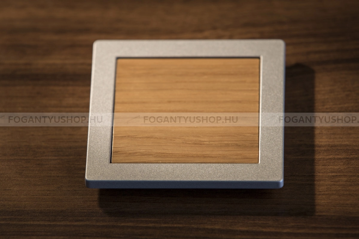 RUJZ DESIGN Bútor fogantyú - 32 501.10 Tölgyfa - furattáv 32 mm - Ezüst inox (szálcsiszolt) SNiL, Tölgyfa hrast - Zamak fém ötvözet, Fa - Fával kombinált fém bútorfogantyú
